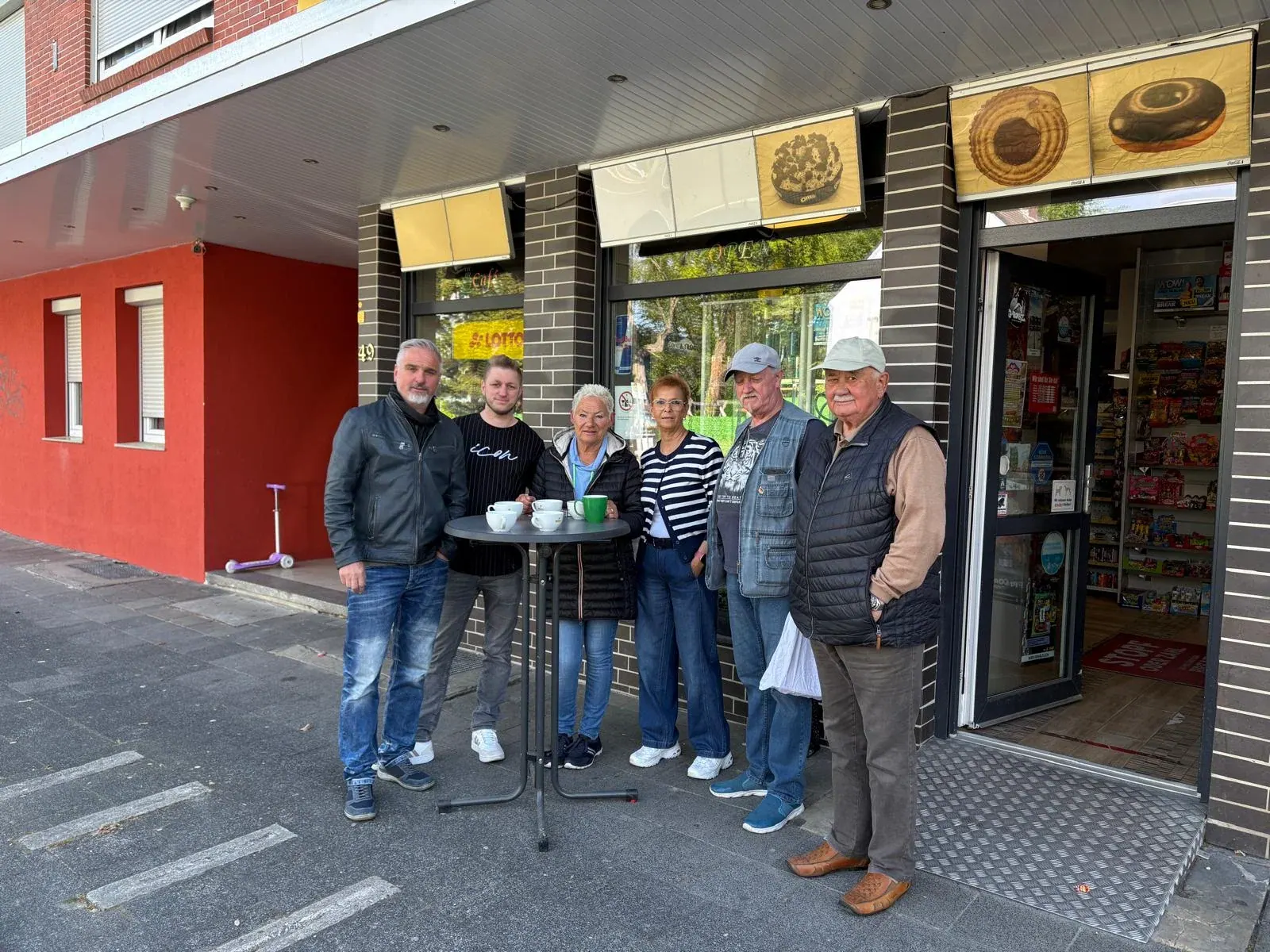 ganz spontan am Kiosk auf einen Kaffee und führten nette Gespräche mit den Bürgerinnen und Bürgern im Norden der Stadt